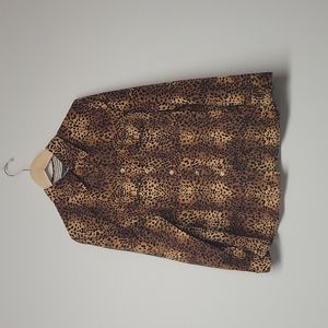 Jones New York leopard print button up blouse. Stripe detail on inner cuff 1X